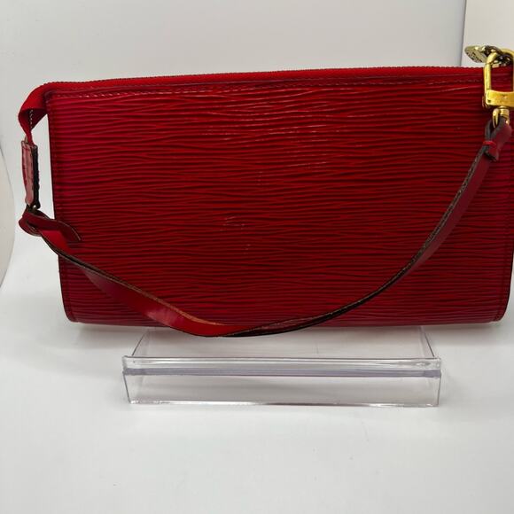 GUC Louis Vuitton Red Epi Pochette - Picture 6 of 9